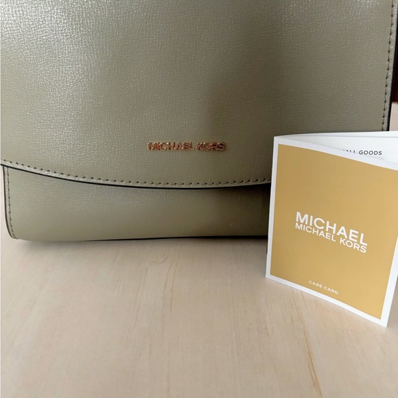 Michael Kors Ellis Medium Flap Messenger Bag - Picture 4 of 4